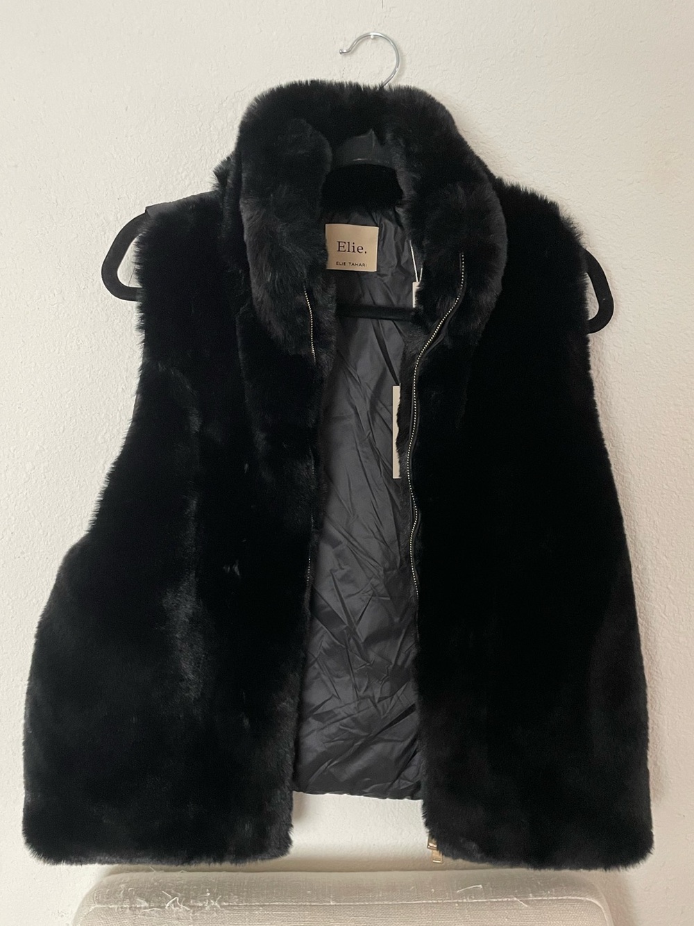 Elie Tahari Black Faux Fur Vest NWT Size M Gold Hardware